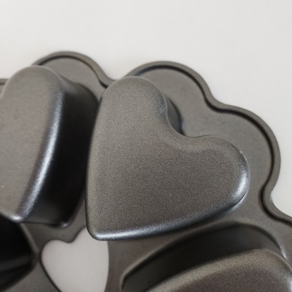Nordic Ware Heart Shaped Valentine Cake Biscuit Corn bread Dark gray Pan - Picture 12 of 15